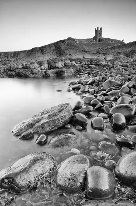 dunstanburgh-castle-mono